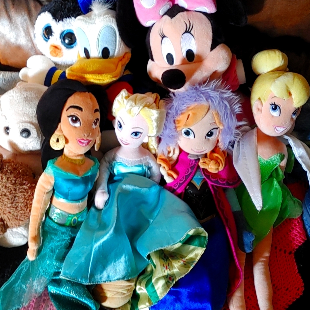 Disney dolls assorted plush Minnie Mouse alone is $ 20 at Disney Store